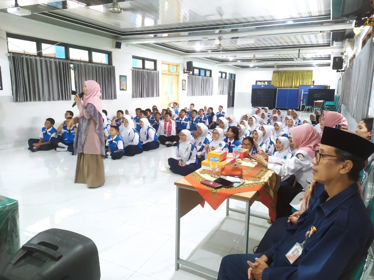 Roadshow Workshop Membaca Ke SMP Negeri 213 Jakarta